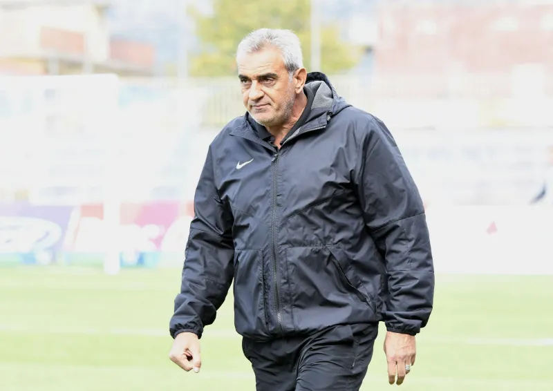 Κουρμπανάς αντί Νεντίδη στον Εθνικό Πειραιά
