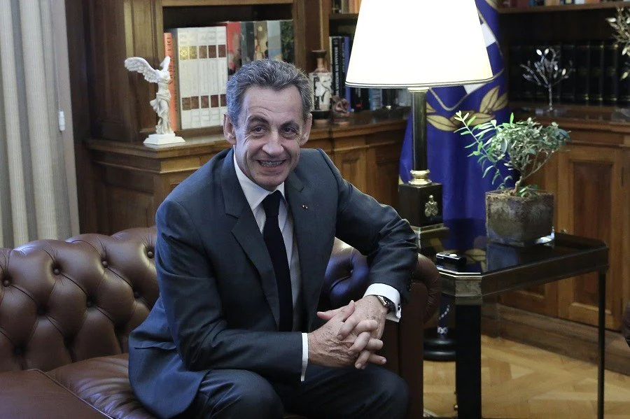 Αρνείται τις κατηγορίες ο Σαρκοζί