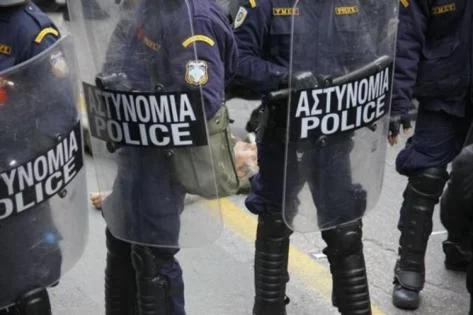 Συνελήφθη μεθυσμένος οδηγός που επιτέθηκε σε άνδρες των ΜΑΤ