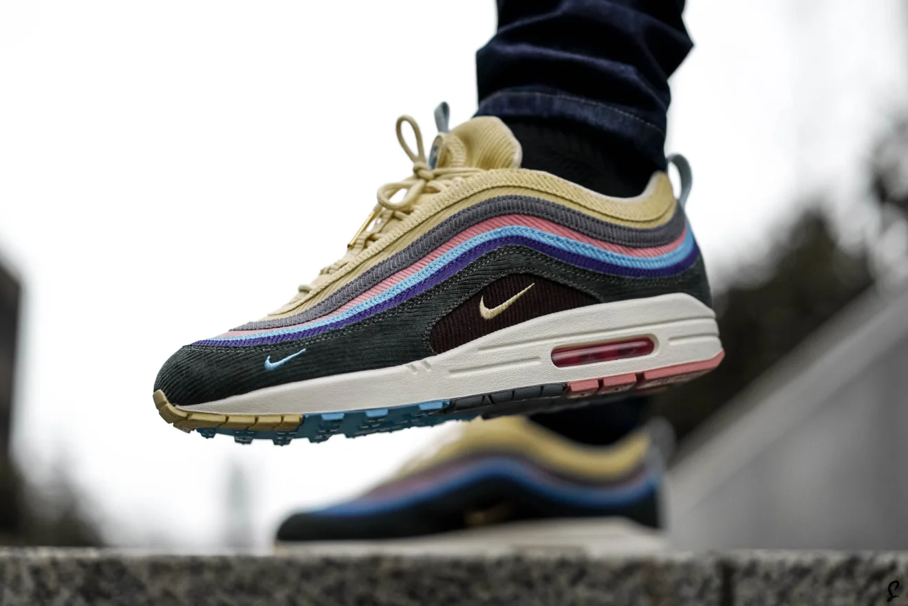 Τρέλα στην Αγγλία για τα νέα Nike Air Max - Κοιμούνται έξω από μαγαζιά