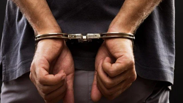 Σε διαθεσιμότητα αστυνομικός που εξαπατούσε πολίτες διαδικτυακά