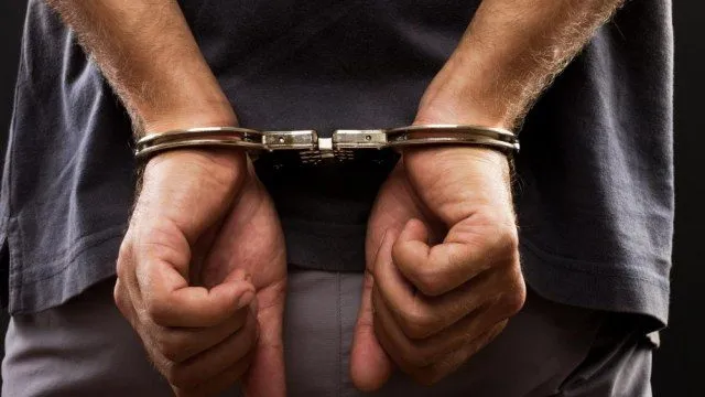 Σε διαθεσιμότητα αστυνομικός που εξαπατούσε πολίτες διαδικτυακά