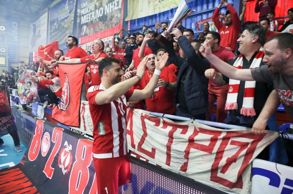 Τρόπαια αφιερωμένα στον Βαγγέλη Μαρινάκη!