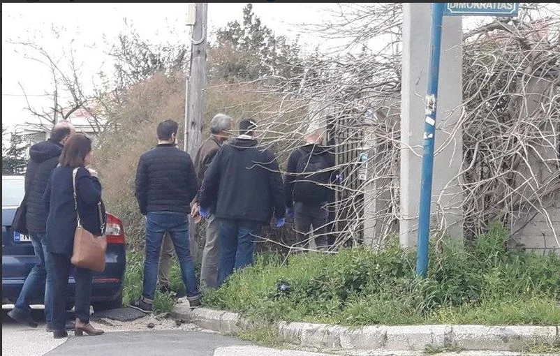 Ωραιόκαστρο: Έρευνες στο σπίτι που ο 58χρονος κρατούσε τους ομήρους (vid)