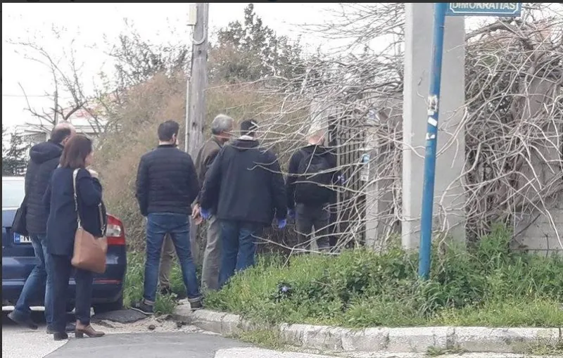 Ωραιόκαστρο: Έρευνες στο σπίτι που ο 58χρονος κρατούσε τους ομήρους (vid)