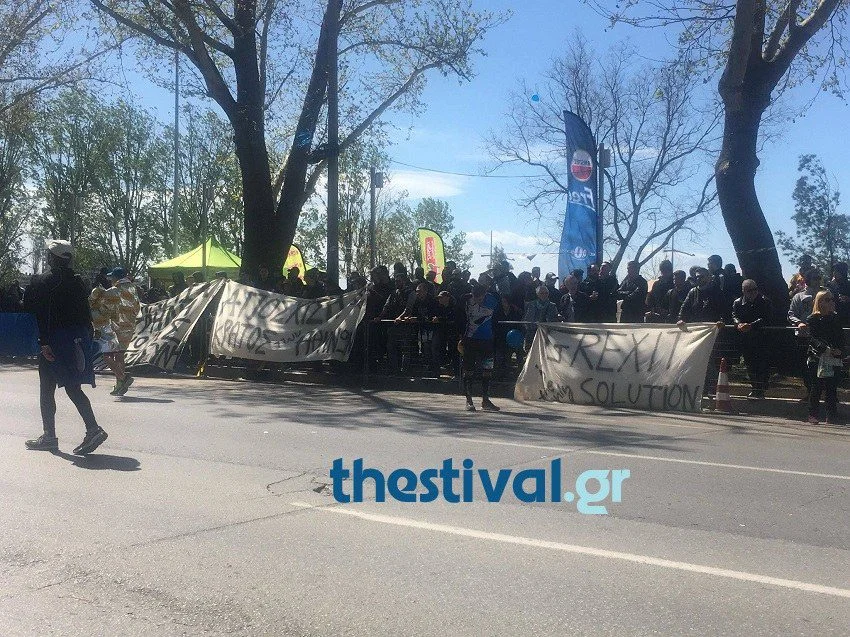 Συνθήματα οπαδών του ΠΑΟΚ κατά Αθήνας και κυβέρνησης στον μαραθώνιο (vids)