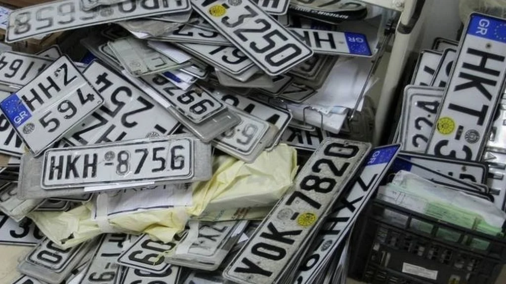 Επιστροφή πινακίδων από τη Δημοτική Αστυνομία της Αθήνας, λόγω Πάσχα