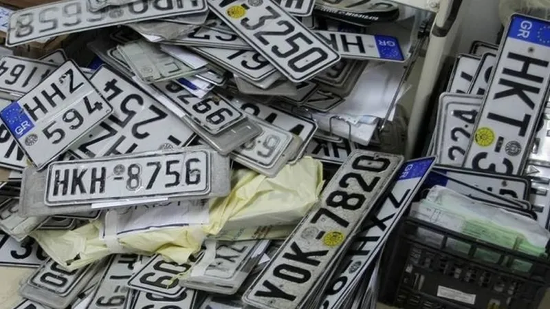 Επιστροφή πινακίδων από τη Δημοτική Αστυνομία της Αθήνας, λόγω Πάσχα