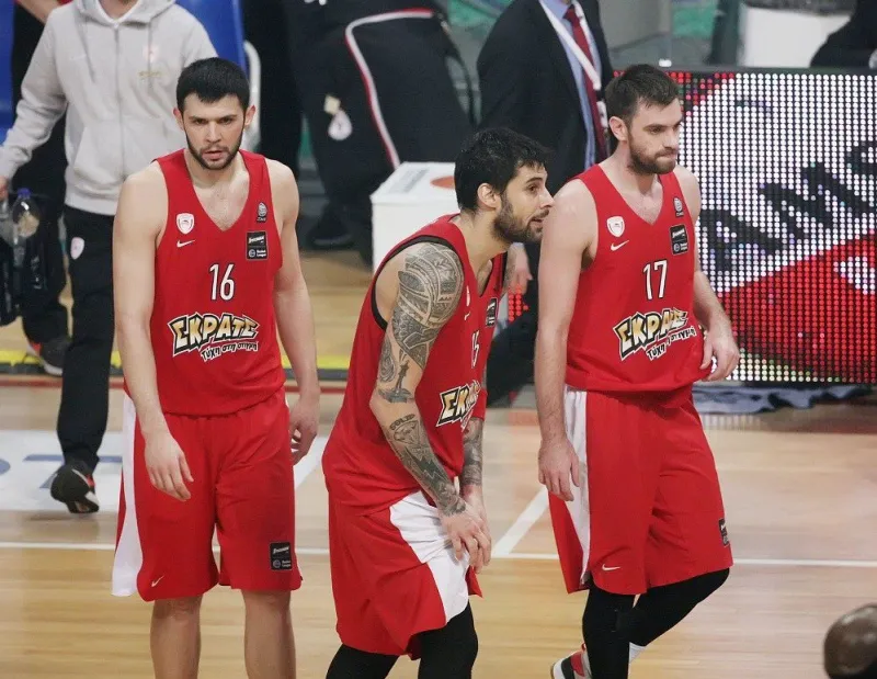 Μέρος της προπόνησης ο Μιλουτίνοφ