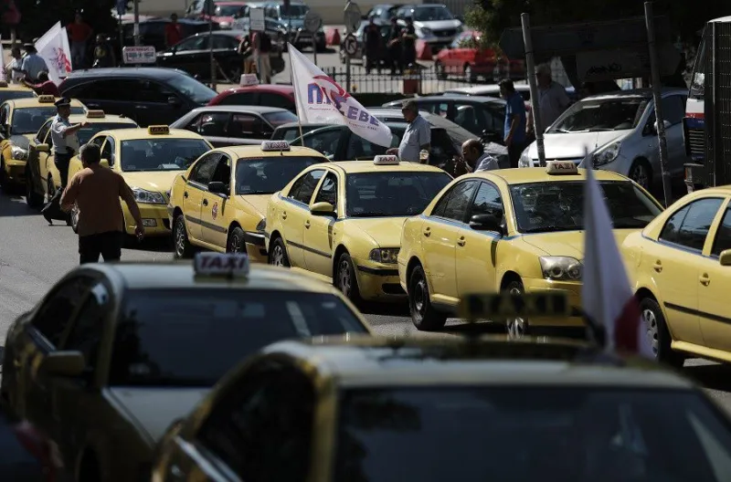 Πρόεδρος Π.Ο.Ε.Ι.Α.Τ.Α: «Όποιος δεν μπορεί να αποχωρεί και να μας γράφει...»