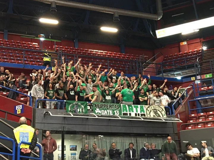 Πράσινη εξέδρα στο Μιλάνο (pic)