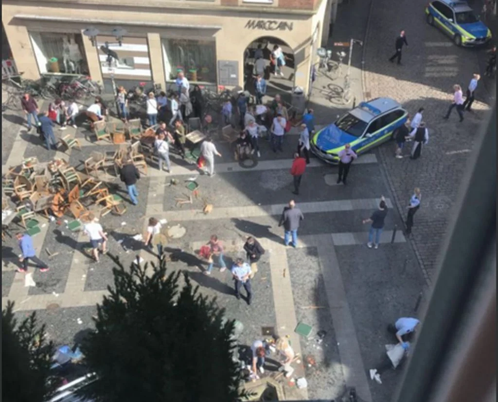 Τέσσερις οι νεκροί και έξι οι σοβαρά τραυματίες στην επίθεση στο Μίνστερ! [vid, pics]