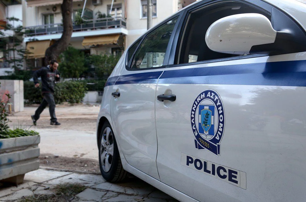 Σκηνές Φαρ Ουέστ με πυροβολισμούς στον Αγιο Παντελεήμονα: Τραυματίστηκε ένας άνδρας