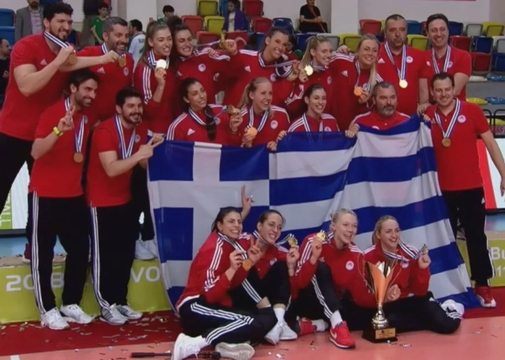 Η απονομή του Challenge Cup στον Ολυμπιακό! [vid]