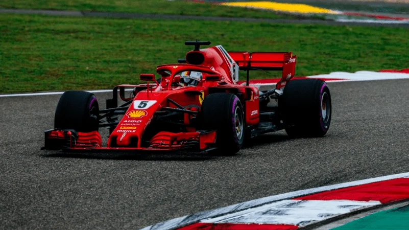 Και η pole position στα «χέρια» του Φέτελ