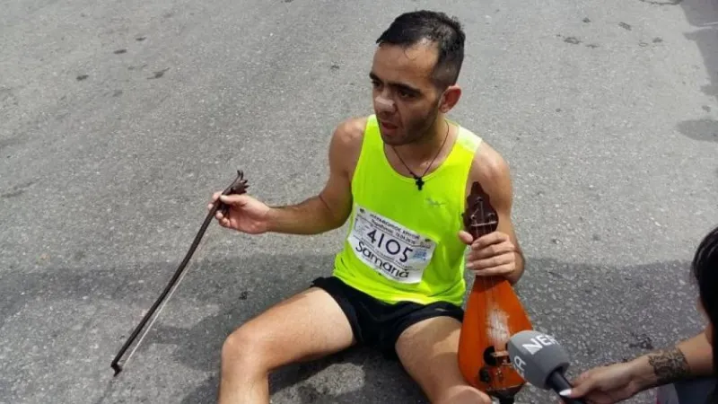 Τερμάτισε στον Μαραθώνιο και ύμνησε με μαντινάδα τη λεβεντιά του Μπαλταδώρου [vid]