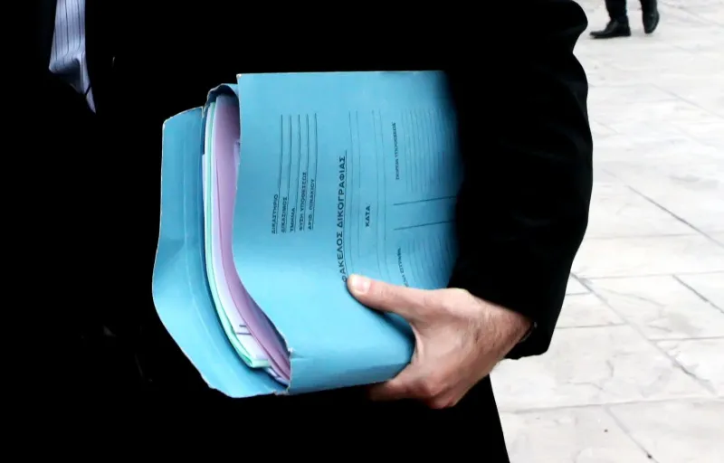 Για προσβολή του κύρους της Δικαιοσύνης ελέγχεται ο δικαστής Σκουτέρης!