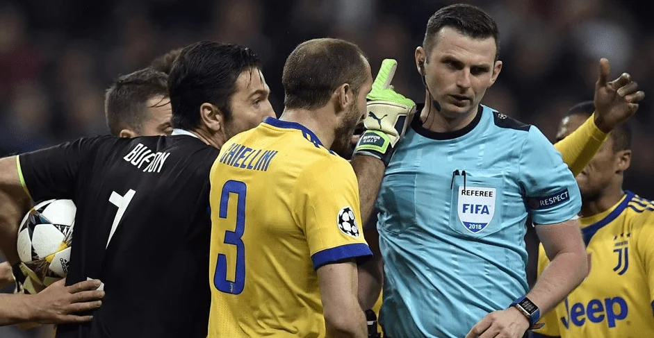 Στο πλευρό του Όλιβερ η UEFA