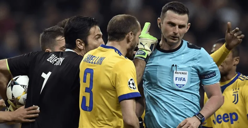Στο πλευρό του Όλιβερ η UEFA