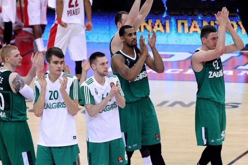 Πήρε φωτιά ο τροχός του αεροπλάνου της Ζαλγκίρις!