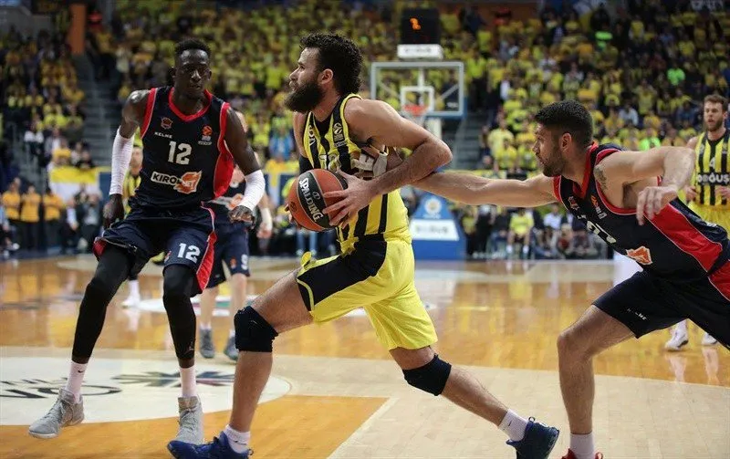 «Διπλός» ο Σλούκας, προβάδισμα για τη Φενέρ!