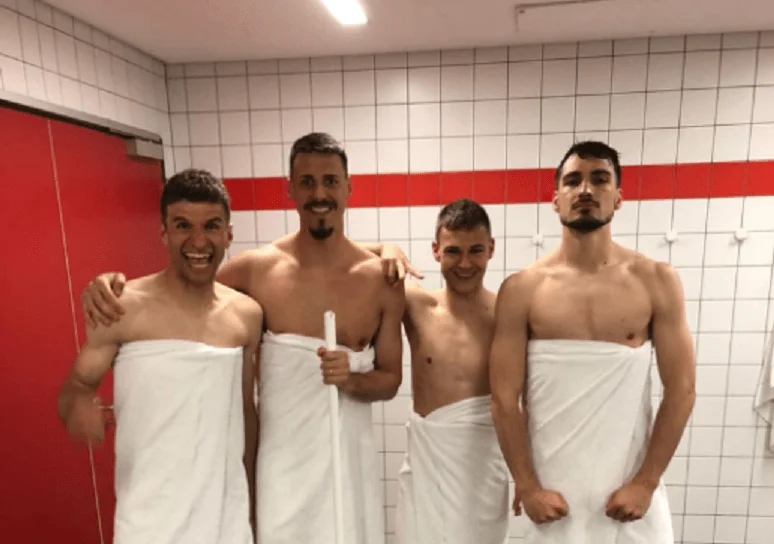 Ημίγυμνες πόζες από παίκτες της Μπάγερν Μονάχου (pics)
