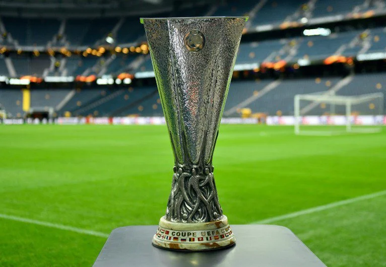 Έκλεψαν το τρόπαιο του Europa League