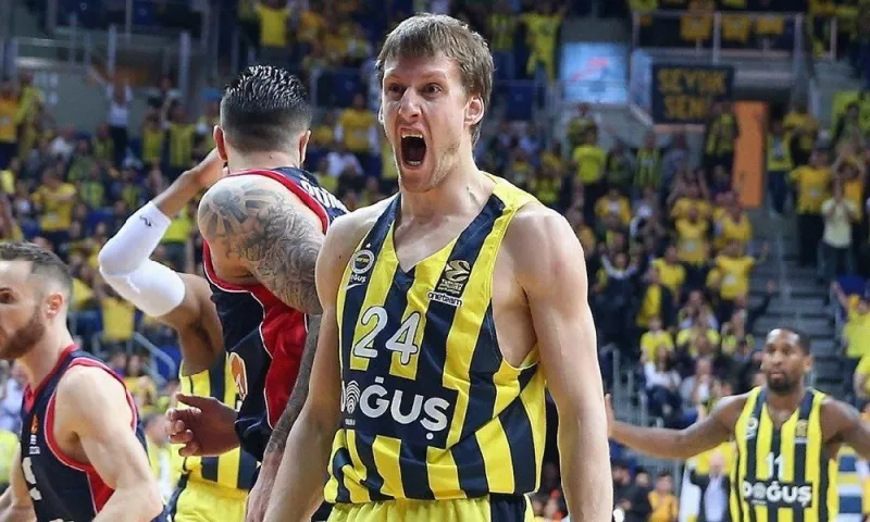 Με φοβερό Βέσελι η νίκη της Φενέρ (vid)
