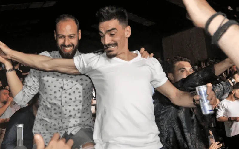 Ο Λάζαρος, το χαμόγελο και το redbull