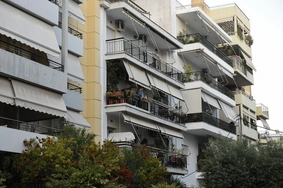 Δολοφονία βρέφους στη Ν.Σμύρνη: Ελεύθερη με περιοριστικούς όρους η 22χρονη