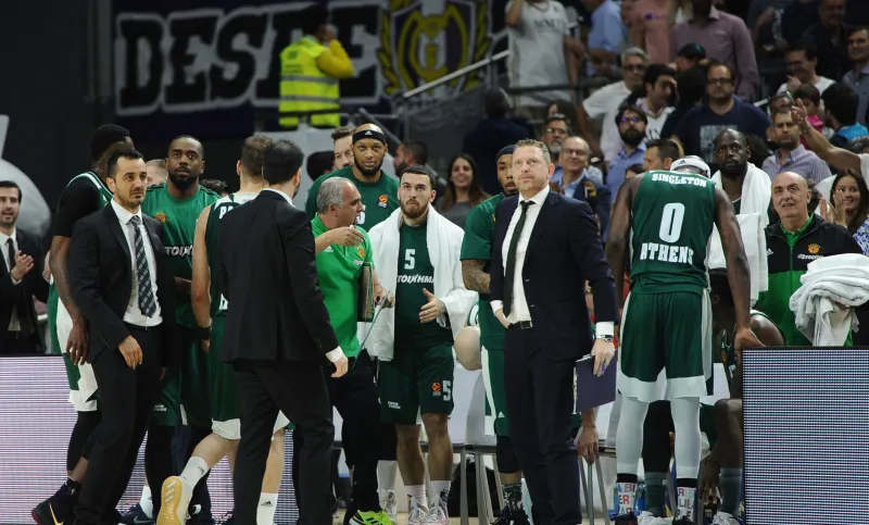 Συγγνώμη από τους οπαδούς ο βοηθός του Πασκουάλ