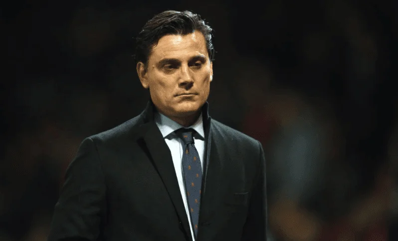 Κοντά στην πόρτα της εξόδου ο Μοντέλα