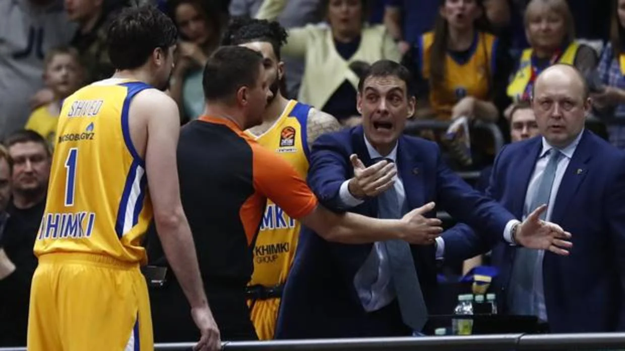 Η σύζυγος του Σβεντ στηρίζει Γιαννακόπουλο (pic)