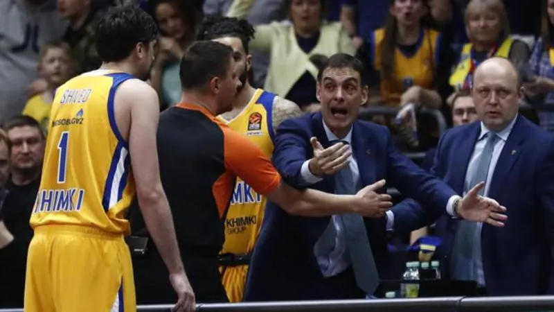 Η σύζυγος του Σβεντ στηρίζει Γιαννακόπουλο (pic)