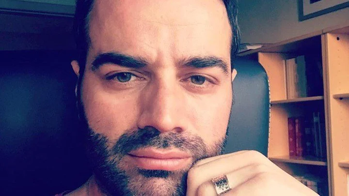 Νέο «χτύπημα» του δικηγόρου απ' την Θεσσαλονίκη: «Θα πονέσουν τα ματάκια μας στις παραλίες με τις... φάλαινες»