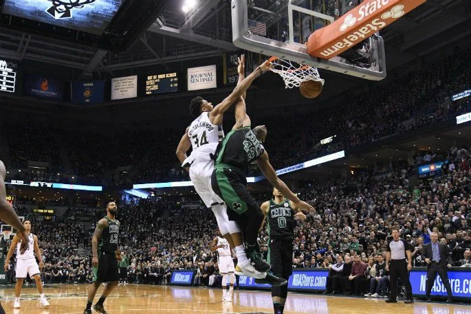 Ο Giannis στη λίστα του SLAM με τους 100 κορυφαίους NBAer όλων των εποχών!