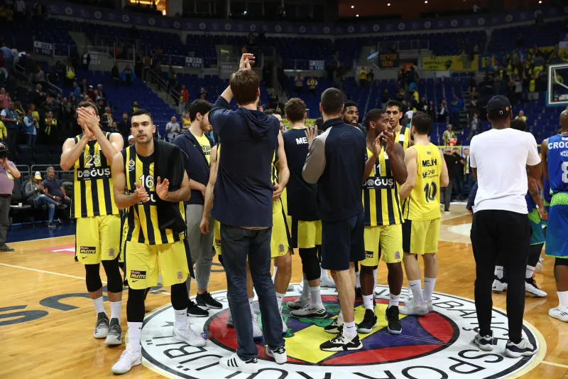 Σαρωτική η Φενερμπαχτσέ, «κλείδωσε» την 1η θέση