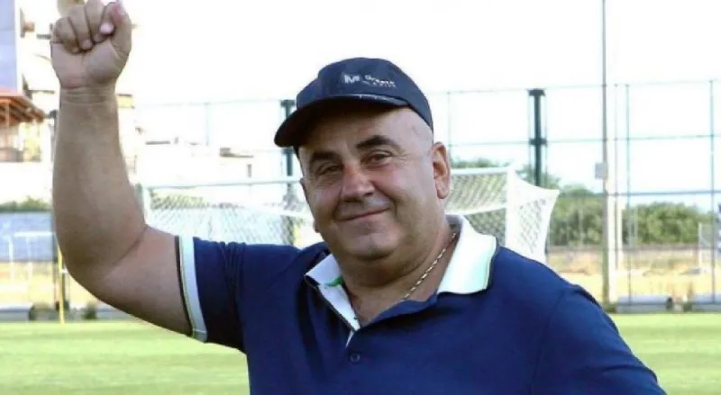 Αλλου τα κακαρίσματα κι αλλού γεννούν οι κότες...