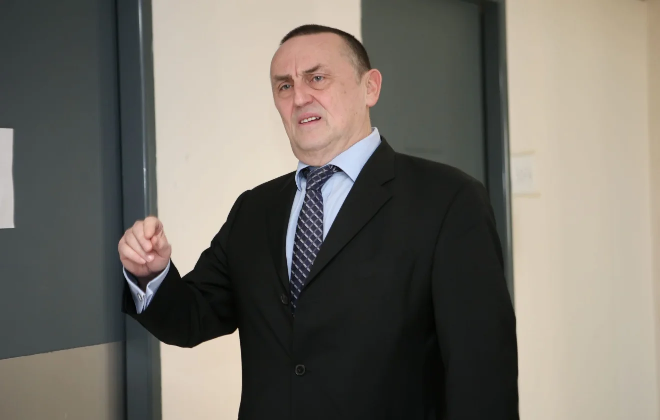 Στράτος σε Γραμμένο: «Δεν ρωτηθήκαμε για την αναδιάρθρωση»