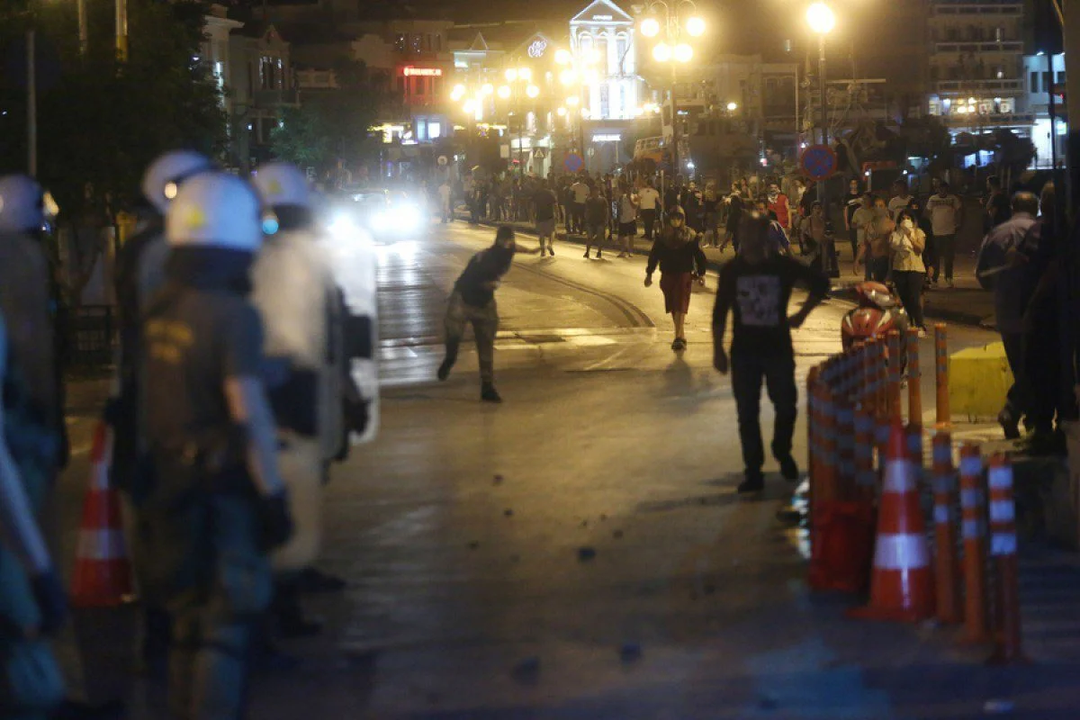 Αιχμηρή ανακοίνωση ΣΥΡΙΖΑ για τα επεισόδια από ομάδα ακροδεξιών στη Λέσβο