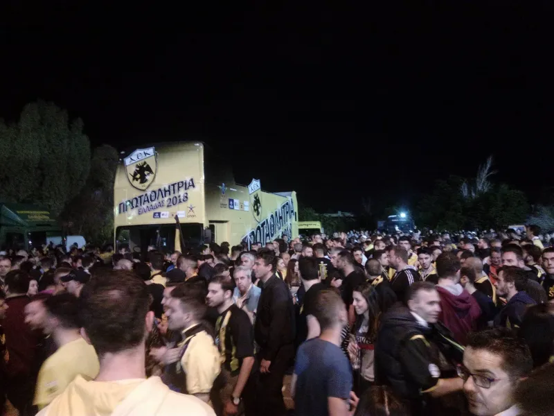 Το γλέντι τίτλου στη Ν. Φιλαδέλφεια (pics+vids)