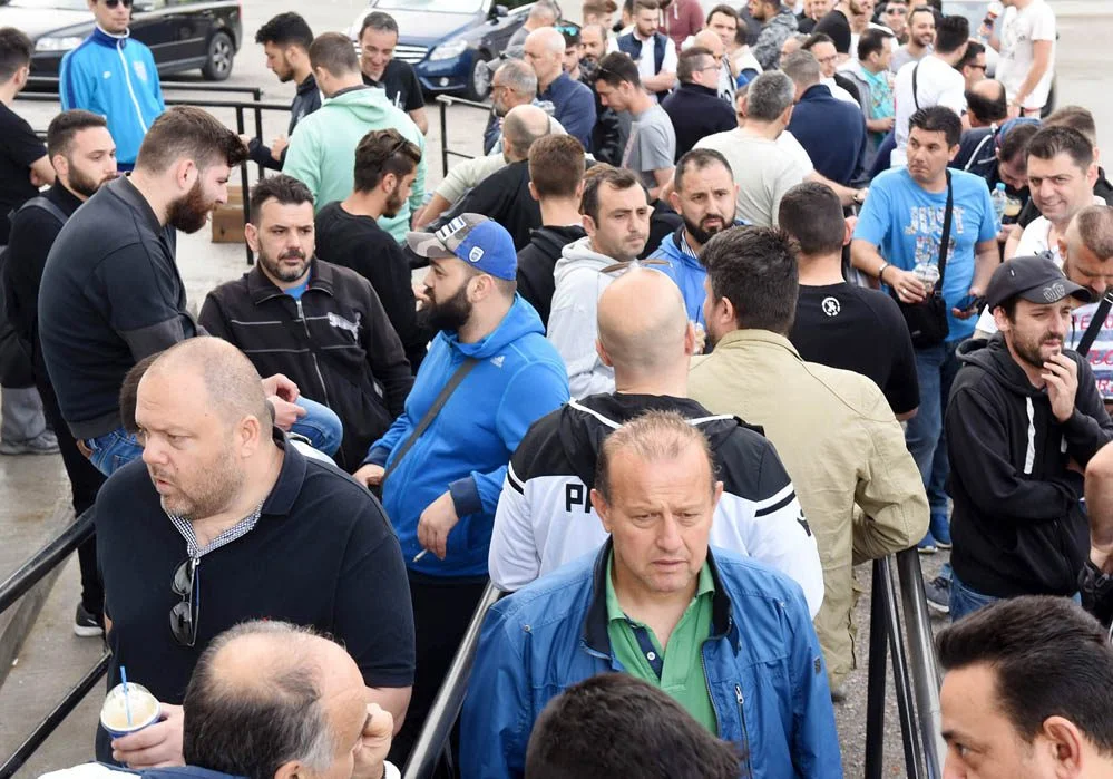 Χαμός στην Τούμπα για ένα εισιτήριο του τελικού! (pics)