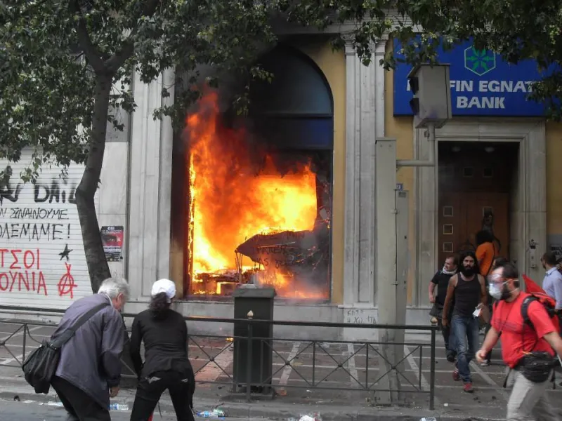 Η συγνώμη δεν φτάνει ύστερα από οκτώ χρόνια
