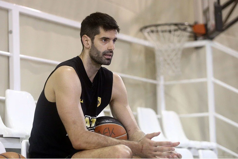 Το απίθανο τρίποντο με... γκελ του Σάκοτα (vids)