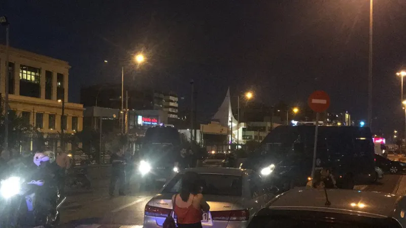 Περίεργη... απόδραση κρατουμένων με πυροβολισμούς από το λιμάνι του Πειραιά (vid)