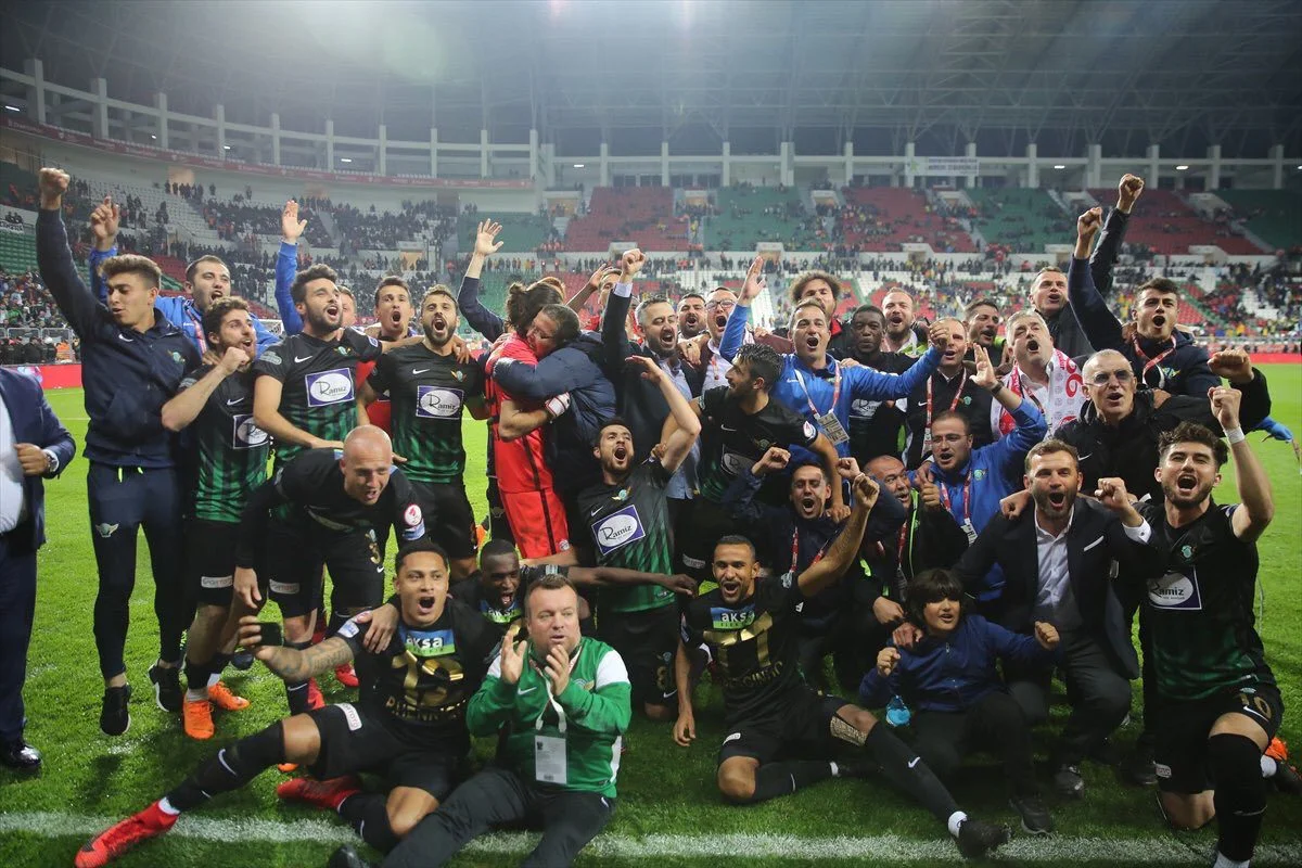 Το «σήκωσε» ο Μπαρμπόσα, η Ακίσασπορ 3-2 τη Φενέρμπαχτσε