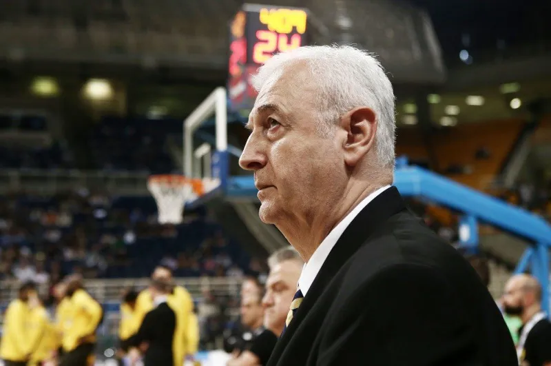 Σάκοτα: «Η διαιτησία μας επηρέασε με την αποβολή του Γκριν»