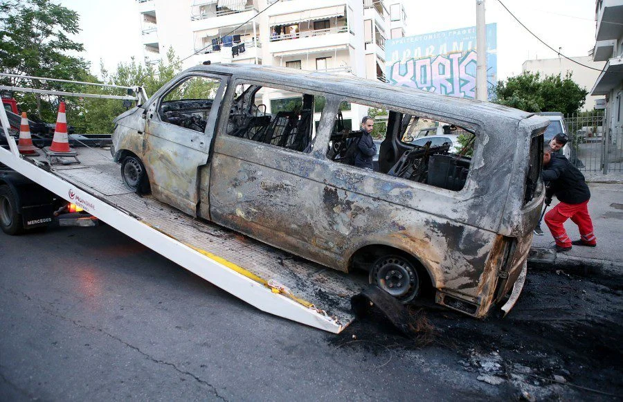 Το καμένο βαν (pics)