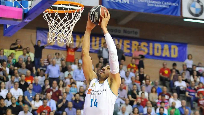 Με buzzer νίκησε η Ρεάλ στη Μούρθια