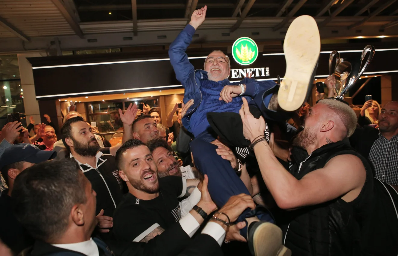 Σήκωσαν στον αέρα τον Ιβάν Σαββίδη (pics)
